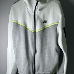 Nike tech size Xl